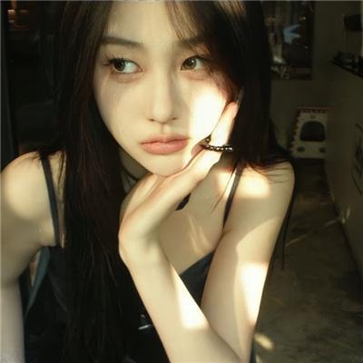 穿黄靴子的女孩